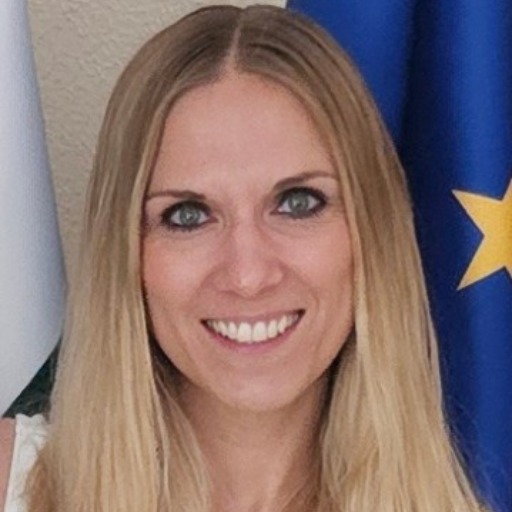 tutora.hu — Zsuzsa Alfaro-Kircsi